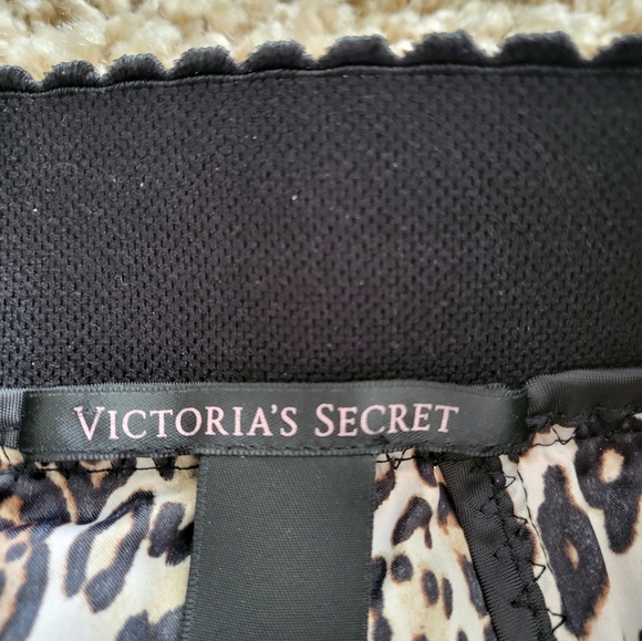 Victoria Secret cheetah-print slip in size 4. - Picture 2 of 4
